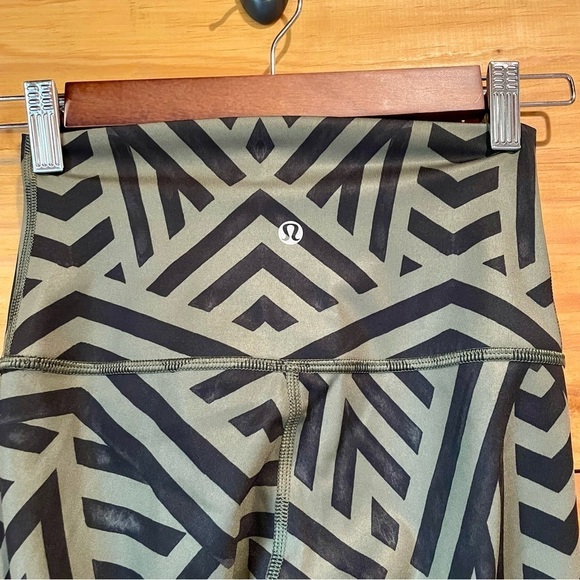 Lululemon Wunder Under Fold Over Waist Leggings in Olive Green Black Geometric 2 - Picture 3 of 8